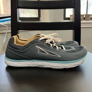Altar Escalante 2.5 Running Shoes LIKE NEW